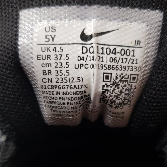 Kid's Nike Air Max Plus, Black University Red Reflective Silver (GS) - Picture 6 of 6